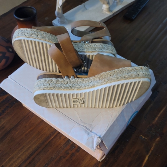 Soda ankle strap espadrille  tan 6.5 - Picture 4 of 5